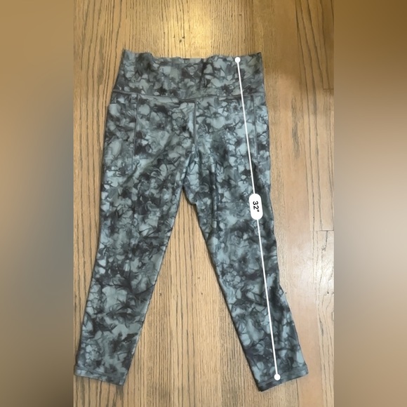 Athleta Salutation Stash Pocket Printed 7/8 Tight-Size Large - Picture 3 of 6